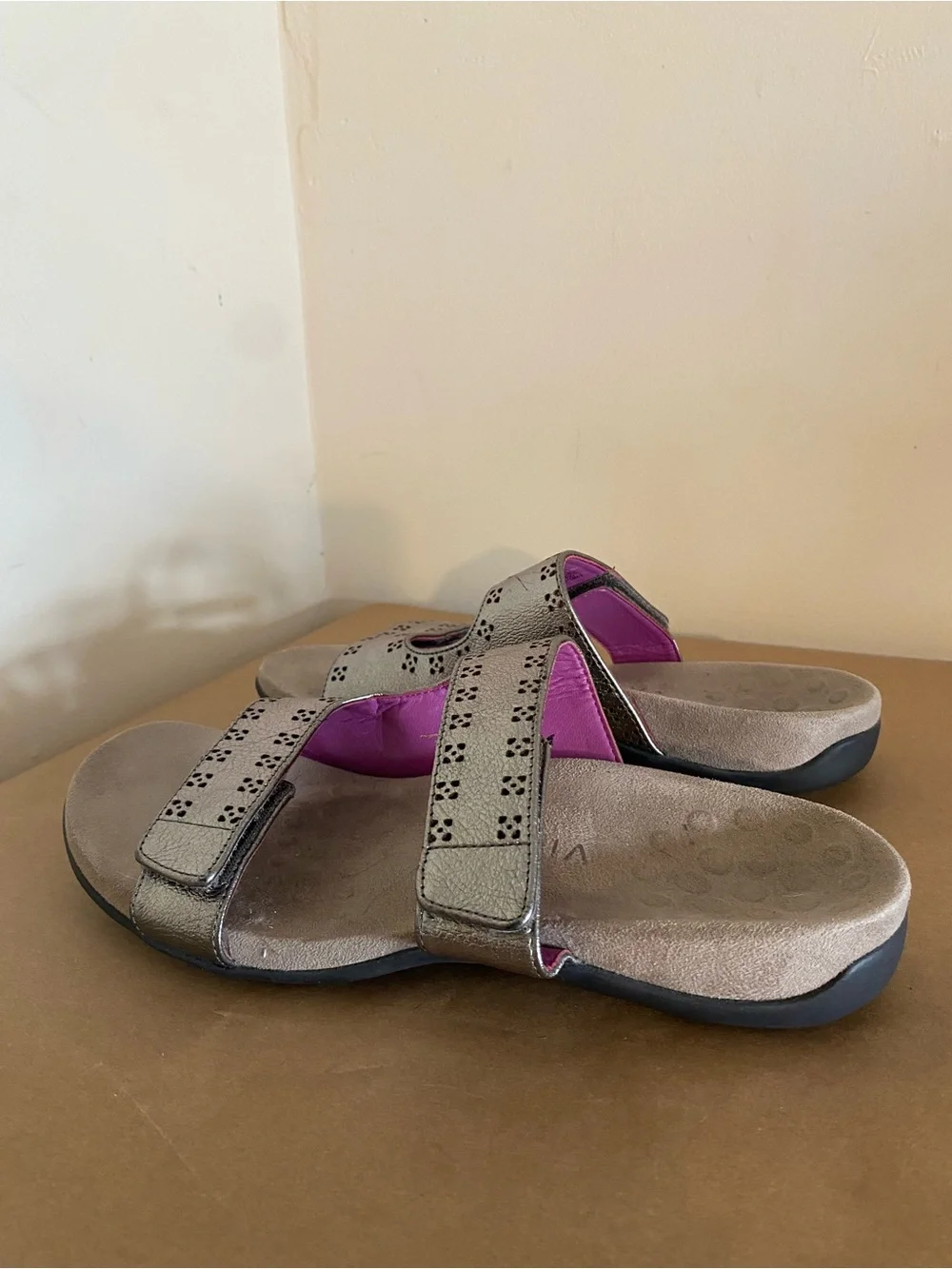 Vionic Sandals Size 8.5 Nakia, silver metallic straps, adjustable, comfort